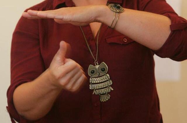 Kontrolieriai kurčnebylių nesupranta, bet baudžia