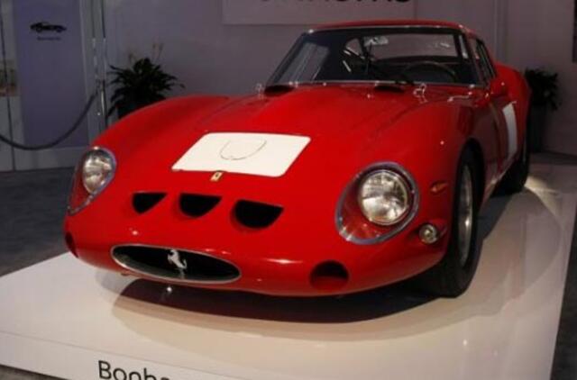 Pagerinti du pasaulio rekordai: ilgiausiai dirbusio žinių vedėjo ir brangiausiai parduoto "Ferrari"