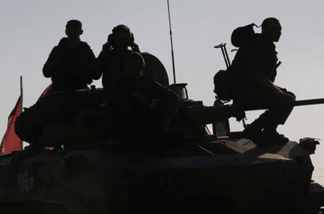 Rusija telkia šarvuočius prie Ukrainos sienos