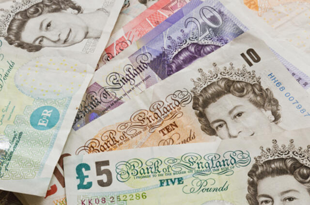 Augant neapibrėžtumui dėl Škotijos ateities, smunka svaro kursas