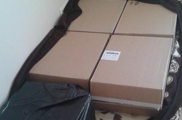 Išradingos moters  lova - iš kontrabandinių cigarečių