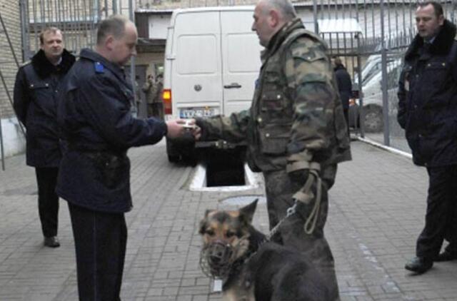 Kalėjimuose kenčia ir pareigūnai