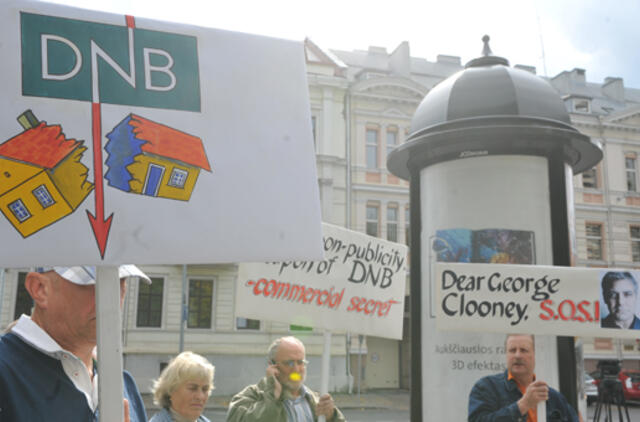 Prie DNB banko ir Norvegijos Karalystės ambasados piketuos nukentėję gyventojai