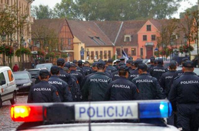 Fotografijų parodoje - pareigūnų darbas ir kasdienybė