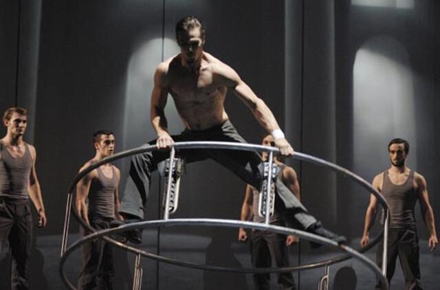 Jau greitai Klaipėdoje - pasaulį sužavėjęs trupės Cirque Éloize pasirodymas "Cirkopolis"
