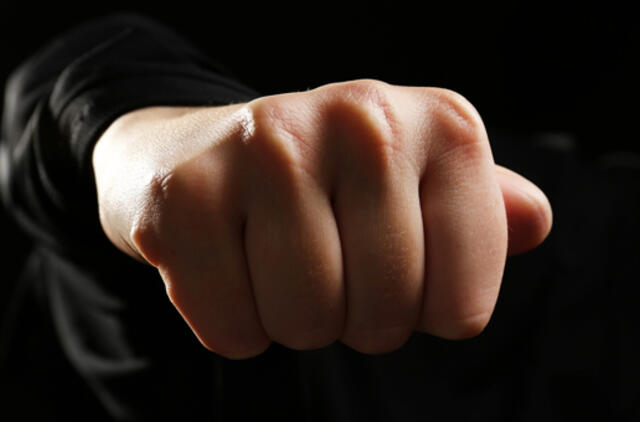 Laukininkuose sumušė ir apiplėšė vyrą