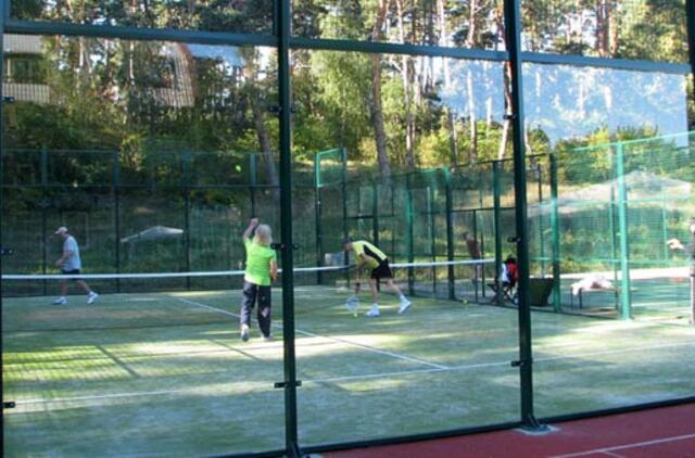 Nidiškiai džiaugiasi padelio tenisu