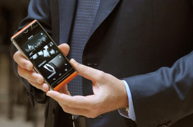 Pareigūnams įkliuvo milijonus plovusi finansinė grupuotė