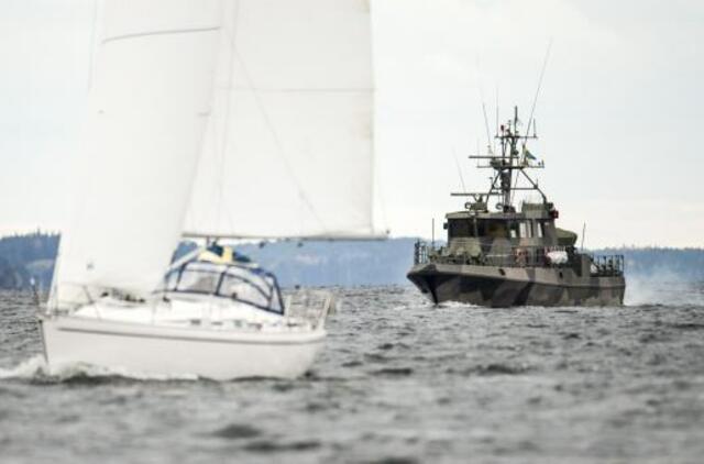 Švedijos kariai ieško prie Stokholmo sugedusio rusų povandeninio laivo