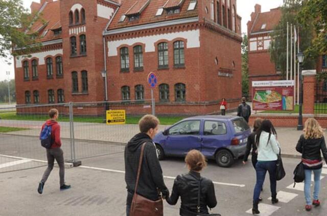 Universitetas automobiliams atsiveria nedrąsiai