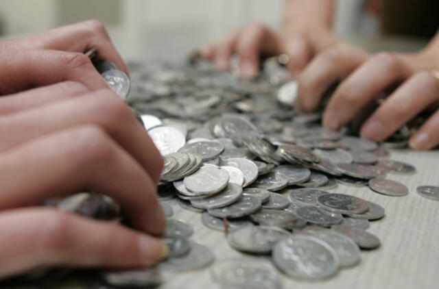 Iškils rekordinė piramidė iš daugiau nei milijono vieno cento monetų