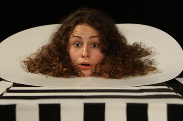 Jaunimiečiai - ties absurdo bedugne