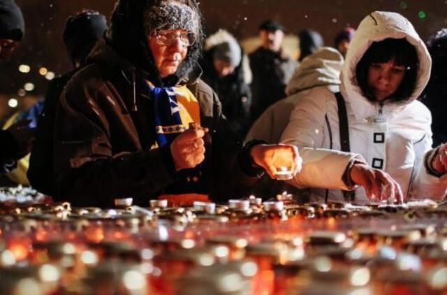 Kijeve tūkstančiai ukrainiečių paminėjo Maidano protesto išvaikymo metines