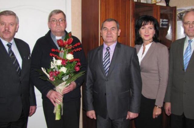 Klebonas Jonas Paulauskas švenčia gimtadienį