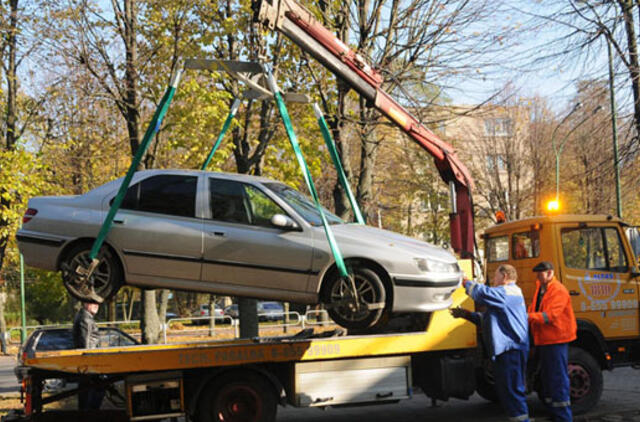 Siūloma švelninti nutemptų automobilių atsiėmimo tvarką