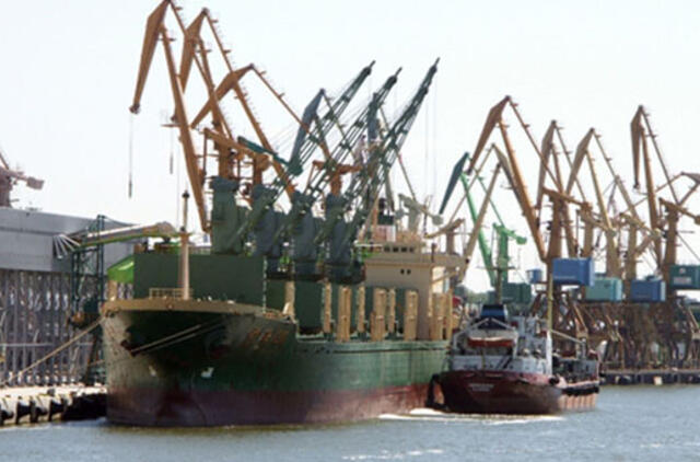 Uosto teritorijoje - negyvas dokininkas