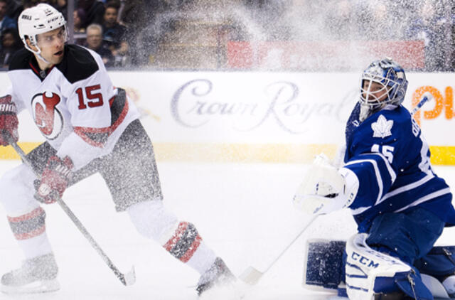 "Devils" su Dainiaus Zubraus pagalba nutraukė pralaimėjimų seriją NHL čempionate