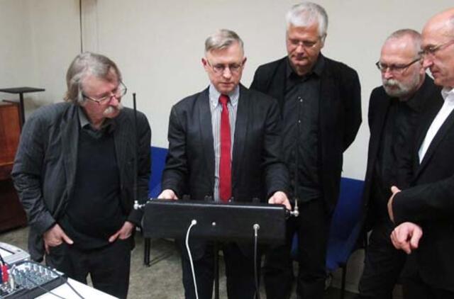 Ievos Simonaitytės bibliotekoje - Sauliaus Paukščio ir Gintaro Sodeikos performansas