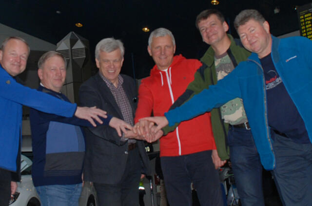 Iš pasaulio akrobatinio skraidymo čempionato lietuviai grįžta su medaliais