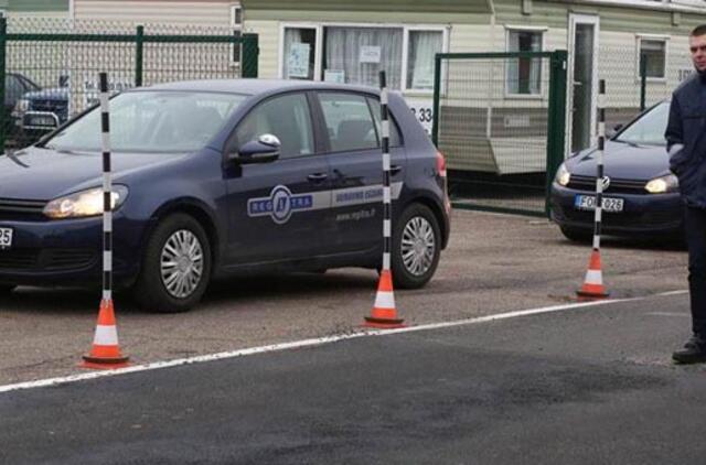 Kitąmet per egzaminą keliaus tiesiai į gatves