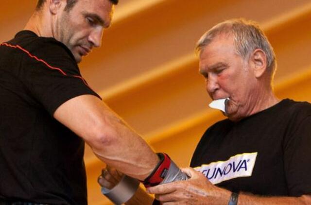 Mirė buvęs brolių Klyčko treneris