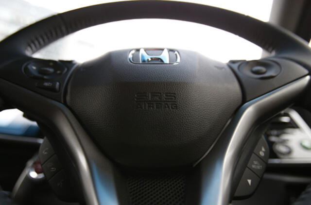 "Takata" atmeta JAV priežiūros institucijų reikalavimus atšaukti daugiau automobilių dėl jos gaminamų oro pagalvių