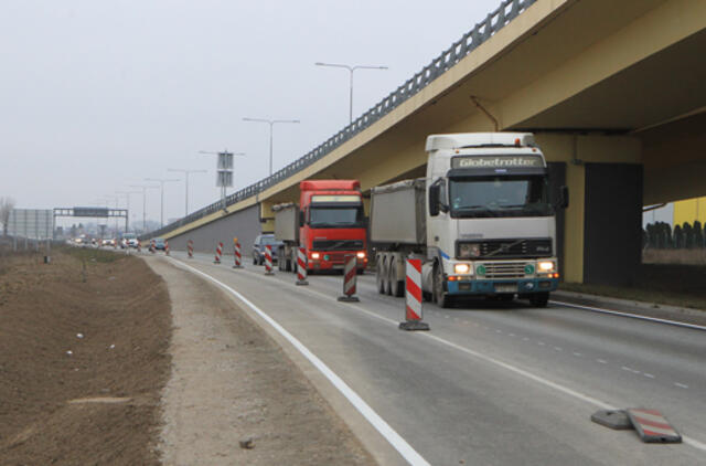 TIR knygelių išdavimas toliau krinta