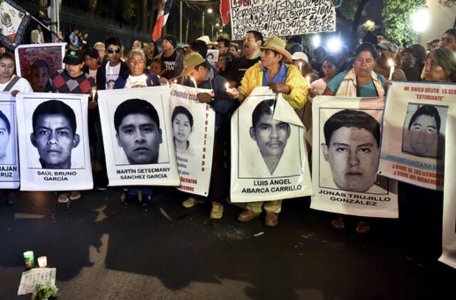 43-ijų dingusių Meksikos studentų šeimos pradeda savo paiešką, nes korumpuota sistema juos nuvylė