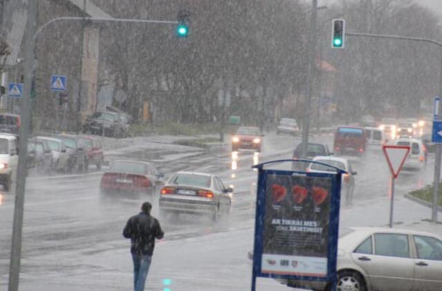 Eismo sąlygas sunkins plikledis, šlapdriba ir pūga