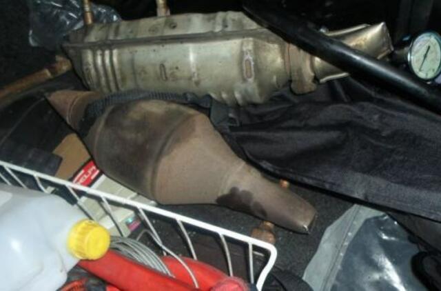 Galimai vogtų katalizatorių išsivežti patruliai neleido