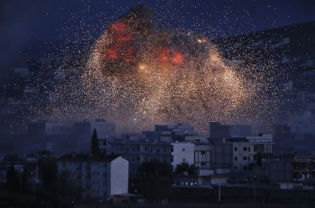 JAV vadovaujama koalicija Sirijoje ir Irake surengė 10 antskrydžių