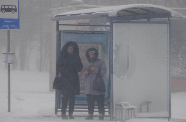 Naktį eismo sąlygas sunkins plikledis, snygis ir pūga