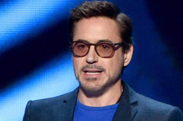 "People's Choice" apdovanojimuose triumfavo Robertas Daunis jaunesnysis ir Dženifer Lorens