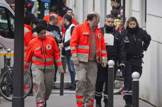 Tarp žuvusių per ataką Paryžiaus redakcijoje - leidinio redaktorius ir trys karikatūristai
