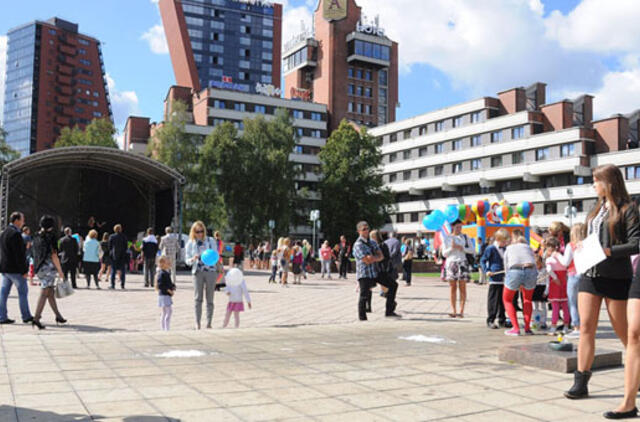 Atgimimo aikštė - galimybių kryžkelėje