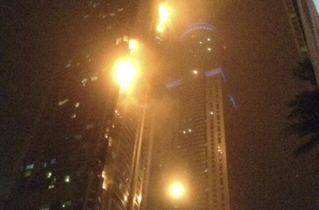 CNN: gaisrą Dubajaus dangoraižyje pavyko užgesinti