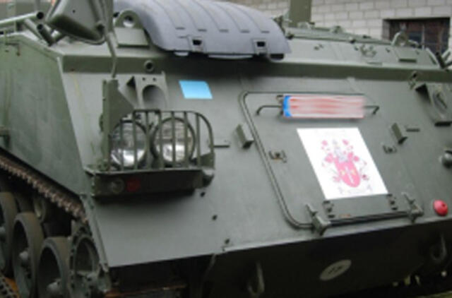 Didžioji Britanija patvirtino aprūpinusi Ukrainą šarvuočiais