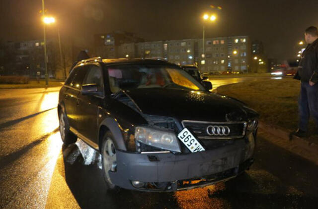 Girta moteris sukėlė avariją