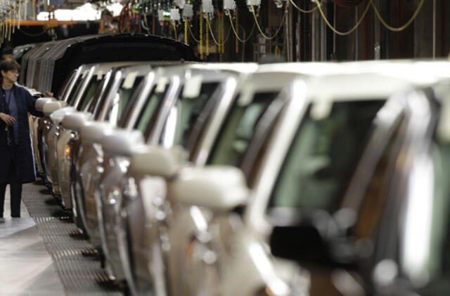 Japonijos automobilių gamintojų aktyvumas smunka užsitęsus ginčams JAV uostuose