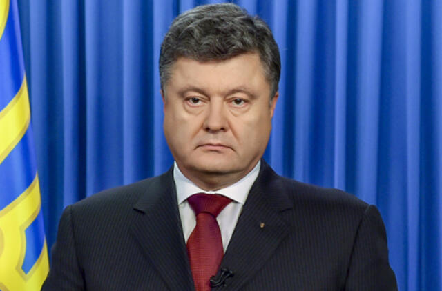 Petro Porošenka spaudžia NATO šalis suteikti ginklų Ukrainai