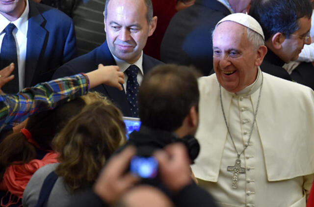 Popiežius atsiprašė dėl savo komentarų apie triušius ir šeimą