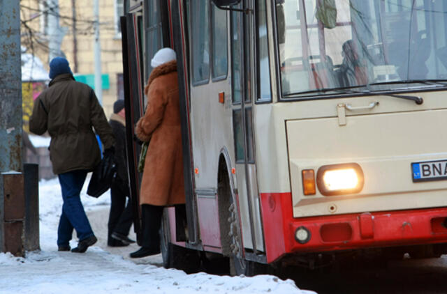 Vilniuje troleibuso ratai prispaudė žmogų