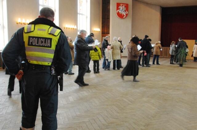 Dėl pažeidimų rinkimų dieną pradėti penki ikiteisminiai tyrimai - policija