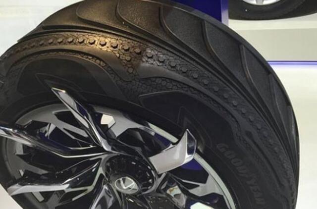 Elektromobilio akumuliatorius įkraus padangos