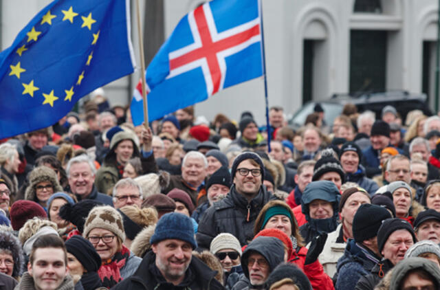 Islandijos gyventojai protestavo prieš šalies vyriausybės nutarimą nestoti į ES