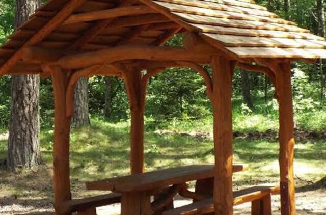 Kas ketina poilsiauti vogtoje pavėsinėje?