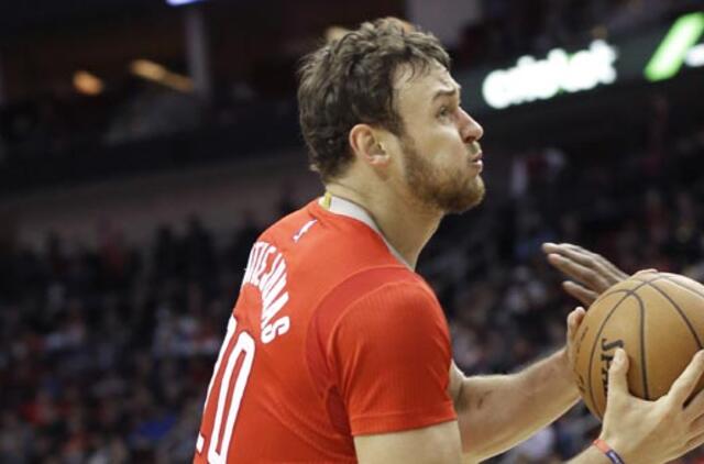 Krepšininkas Donatas Motiejūnas rungtynėse su "Trail Blazers" pelnė 10 taškų