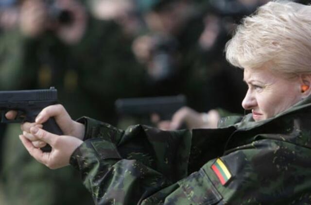 Ruoštis ginti Tėvynę ar stengtis išsisukti?