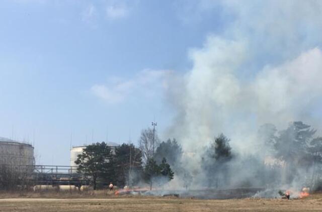 Šalia "Klaipėdos naftos" talpyklų kilo gaisras