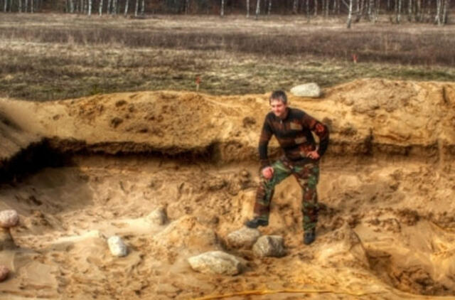Tiesiant dujotiekį rastas milžinkapis